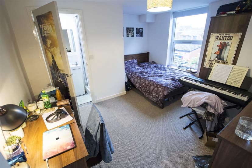 72, Raddlebarn Road - Image 3