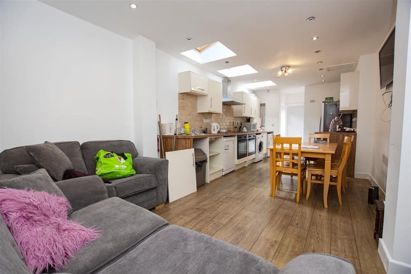 128, Hubert Road - Image 13