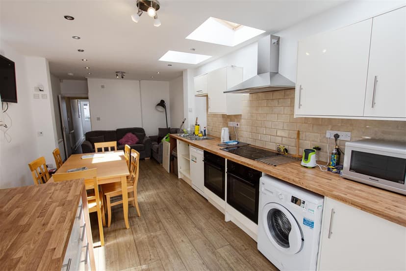 128, Hubert Road - Image 12