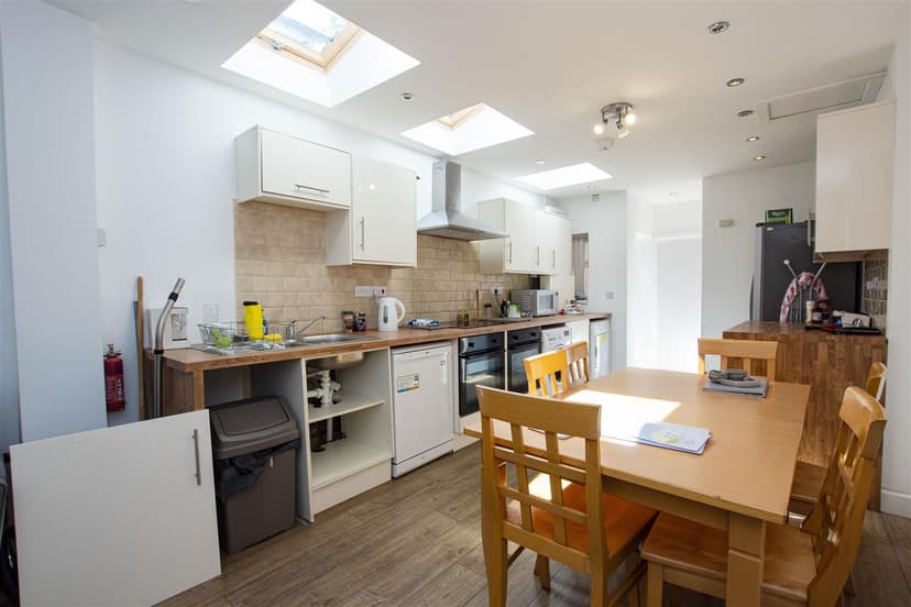 128, Hubert Road - Image 11