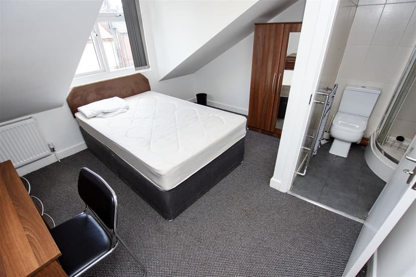 128, Hubert Road - Image 10