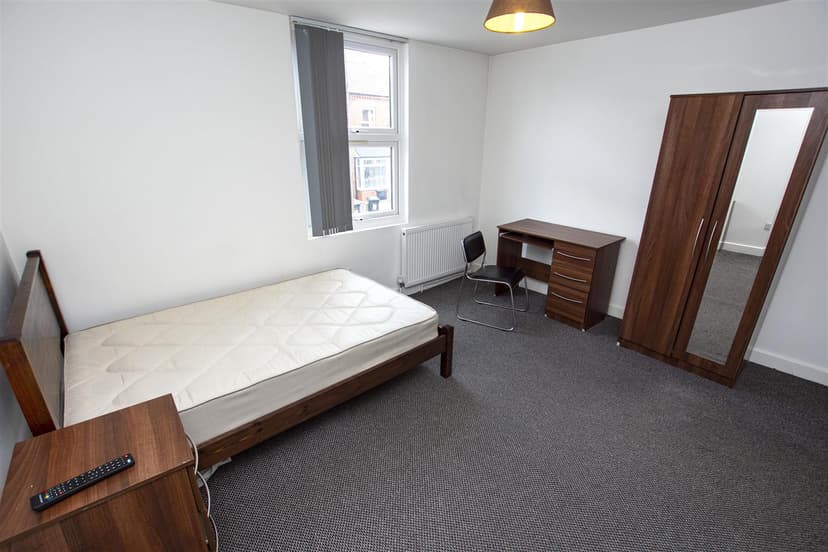 128, Hubert Road - Image 9