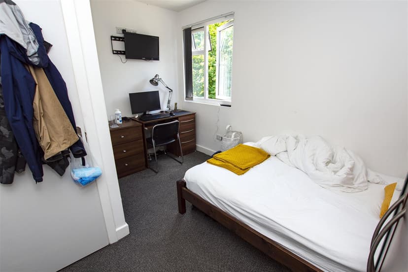 128, Hubert Road - Image 7