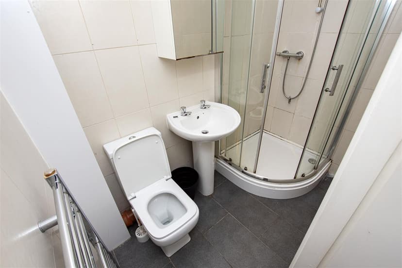 128, Hubert Road - Image 5