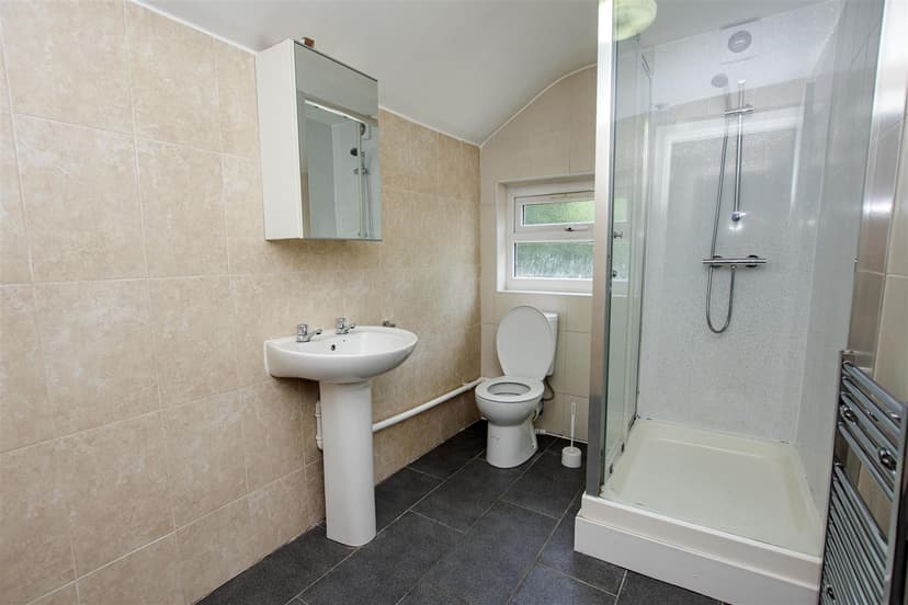 128, Hubert Road - Image 4