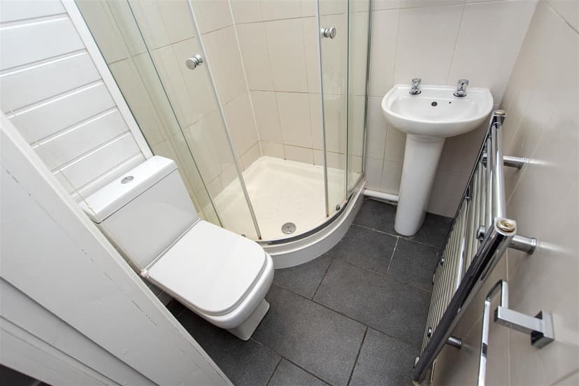 128, Hubert Road - Image 3