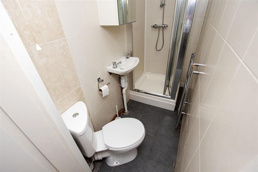 128, Hubert Road - Image 2