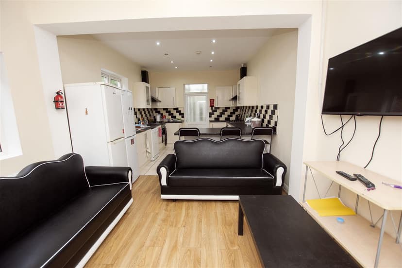 330, Tiverton Road - Image 12