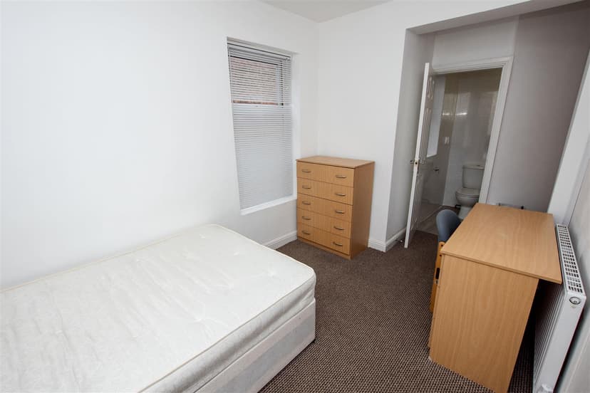 330, Tiverton Road - Image 6