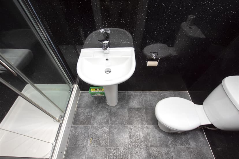 330, Tiverton Road - Image 4