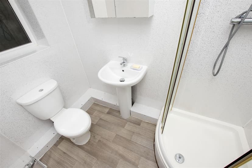 330, Tiverton Road - Image 1