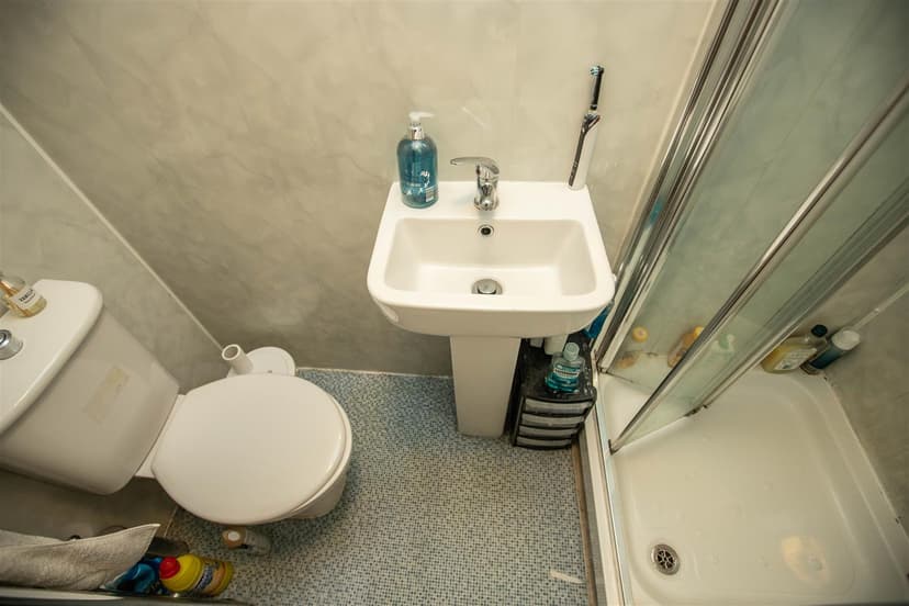 63, Hubert Road - Image 1
