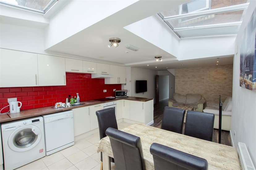 186, Hubert Road - Image 14