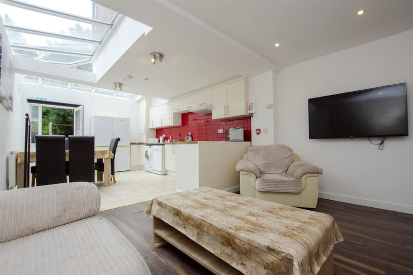 186, Hubert Road - Image 11