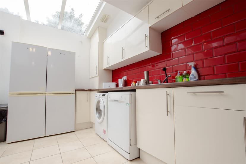 186, Hubert Road - Image 10