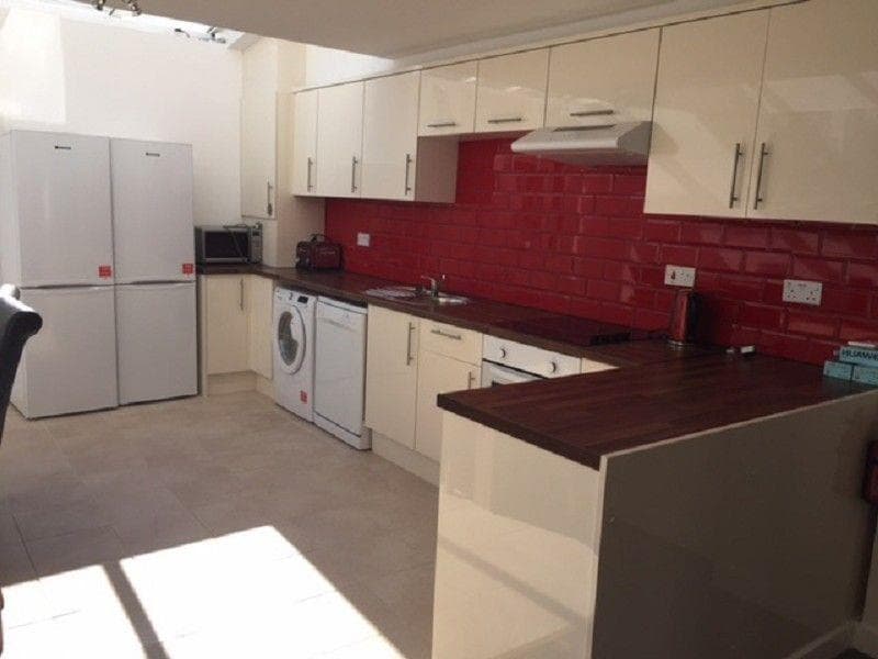 186, Hubert Road - Image 9