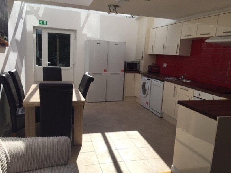 186, Hubert Road - Image 8