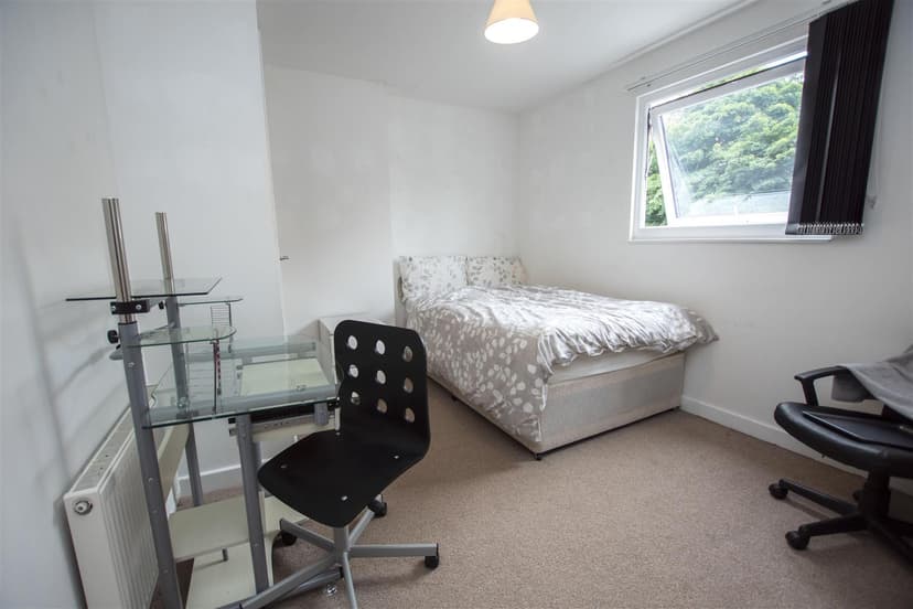 186, Hubert Road - Image 3