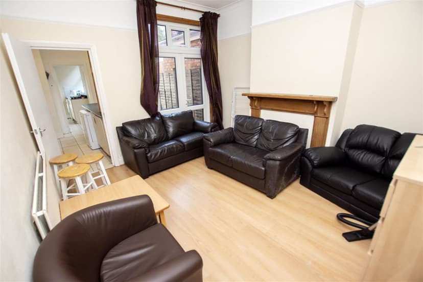 140, Raddlebarn Road - Image 13