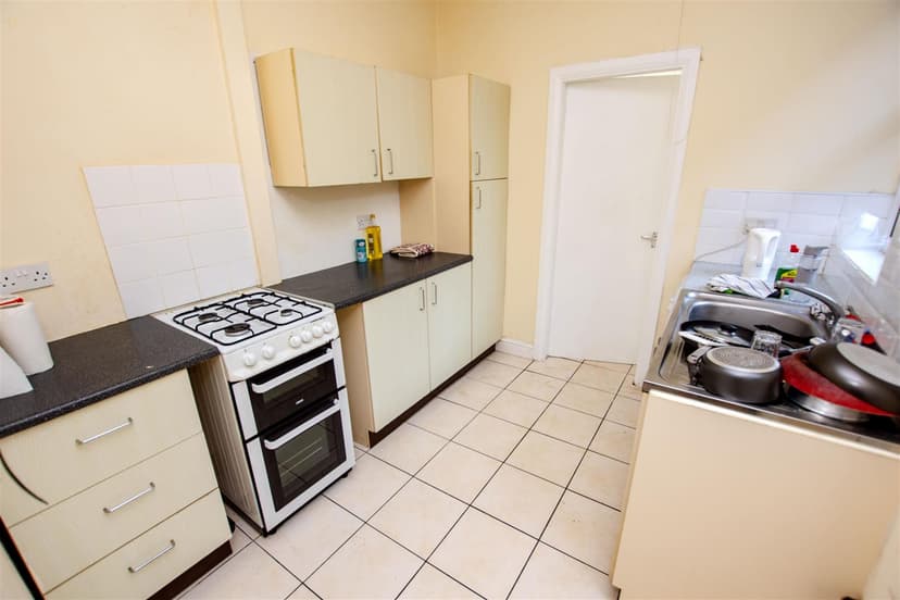 140, Raddlebarn Road - Image 12