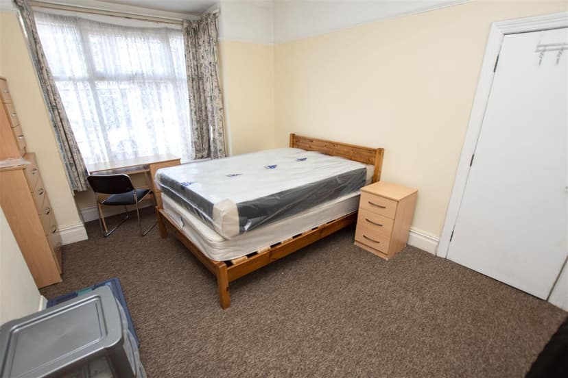 140, Raddlebarn Road - Image 9