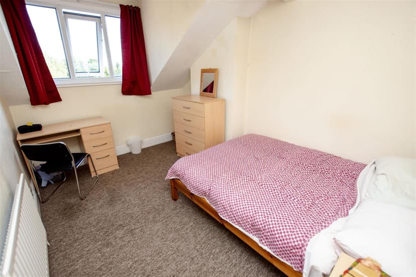 140, Raddlebarn Road - Image 8