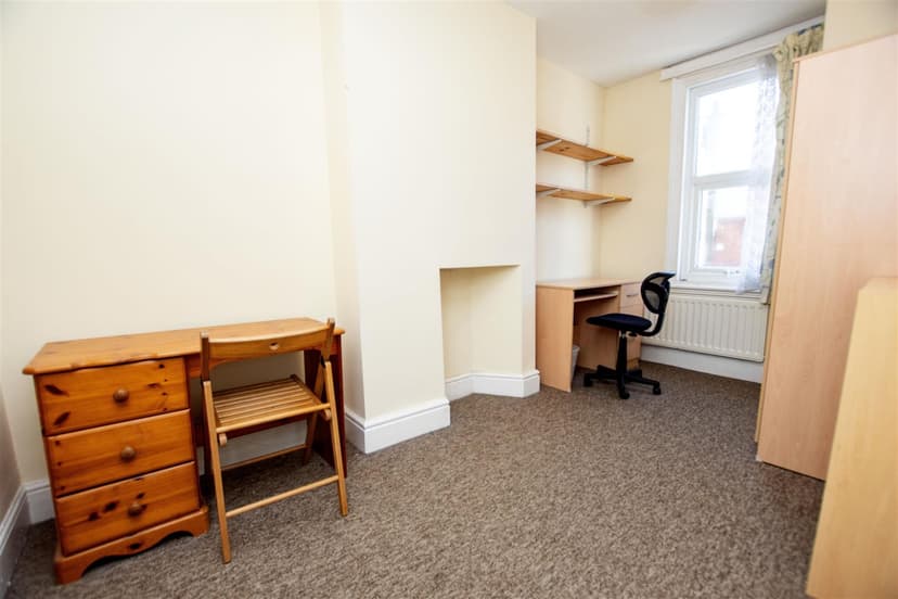 140, Raddlebarn Road - Image 7