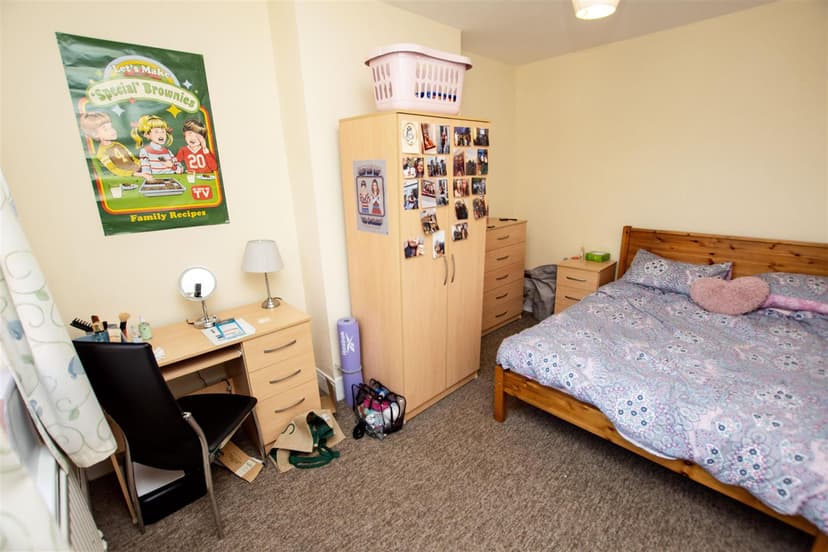 140, Raddlebarn Road - Image 5