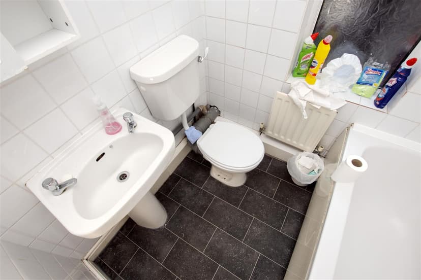 140, Raddlebarn Road - Image 3