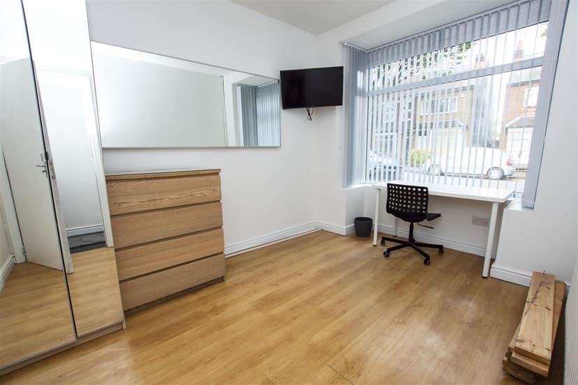 122, Gristhorpe Road - Image 3