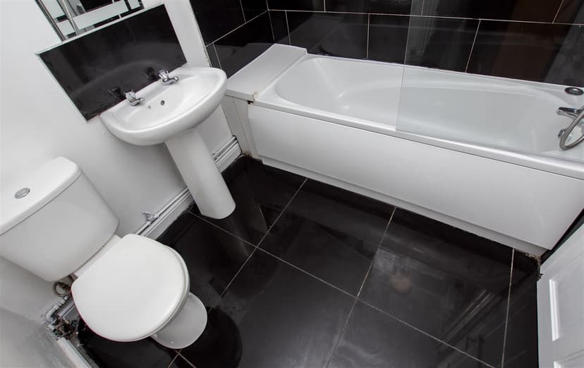 122, Gristhorpe Road - Image 2