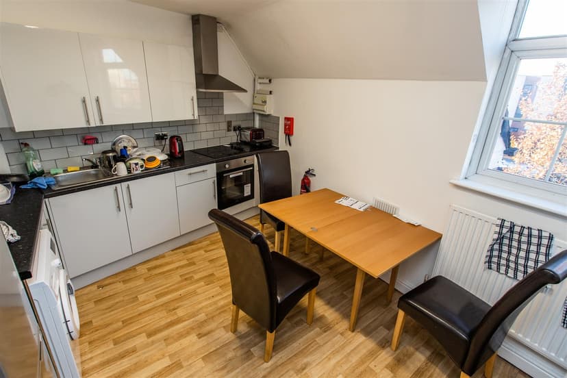 Flat 2, Bristol Road - Image 11