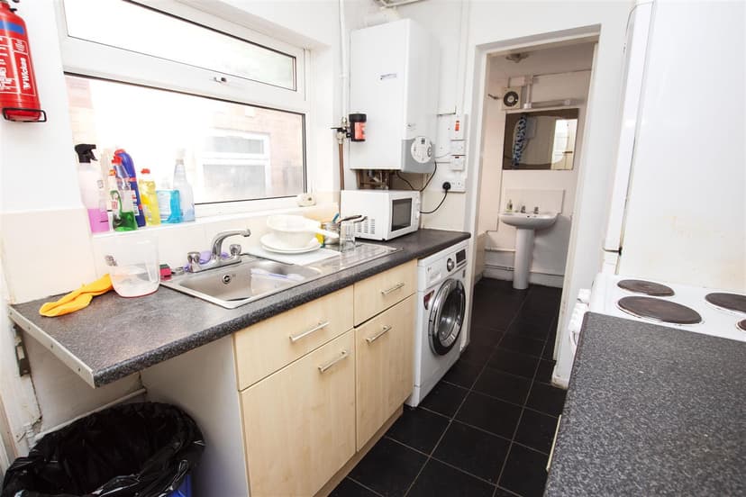 301, Tiverton Road - Image 8