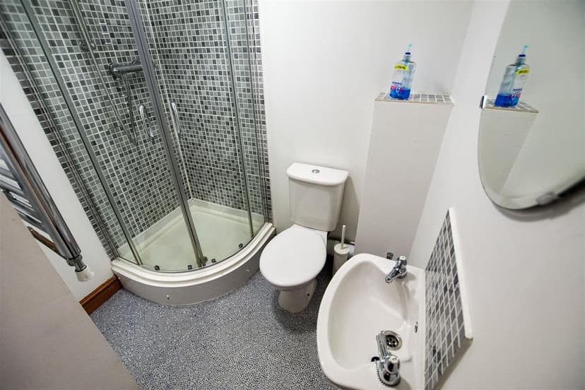 125, Tiverton Road - Image 2
