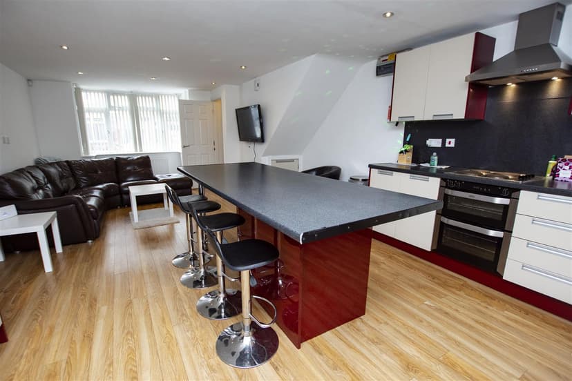 16, Coronation Road - Image 12