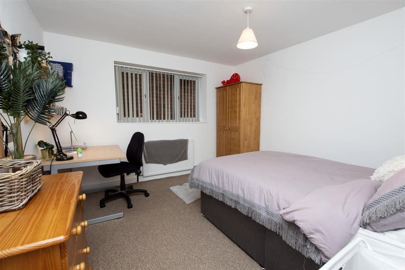 16, Coronation Road - Image 8