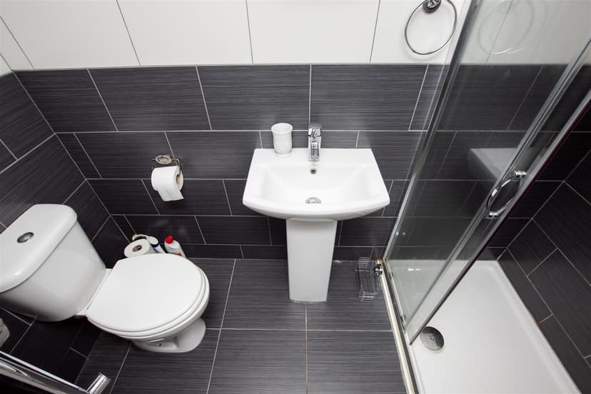 16, Coronation Road - Image 3