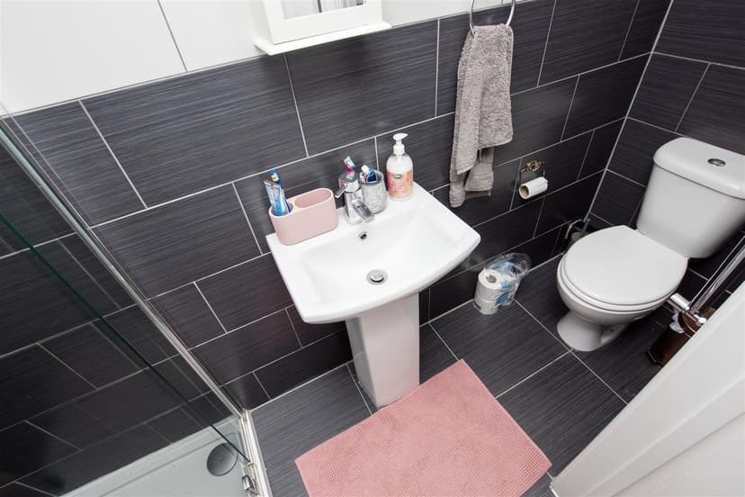 16, Coronation Road - Image 1