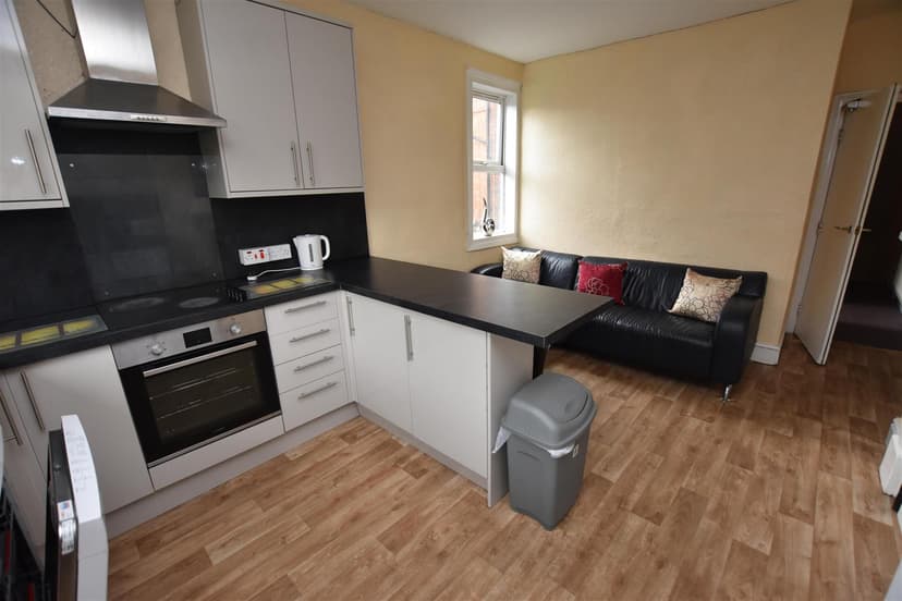 66, Station Road - Image 11