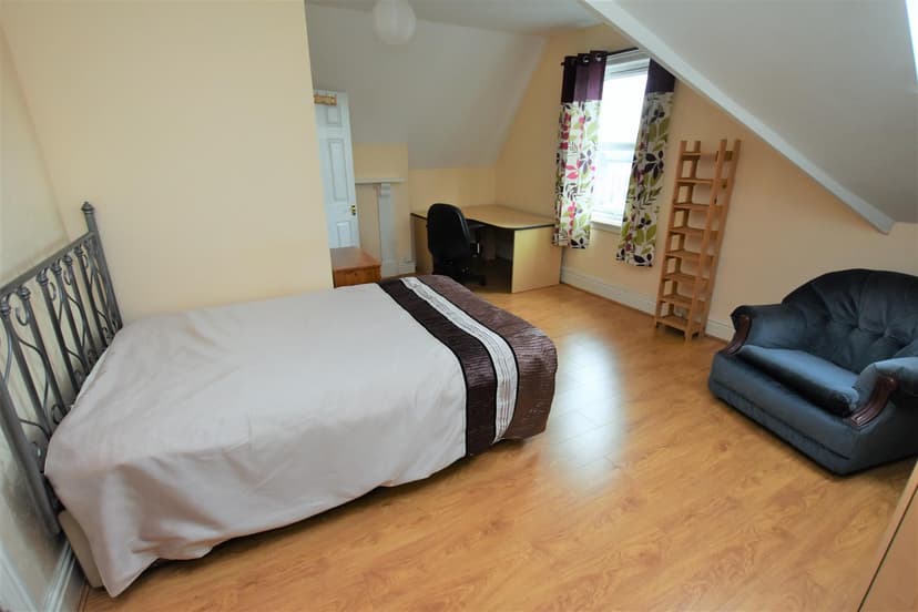 66, Station Road - Image 6