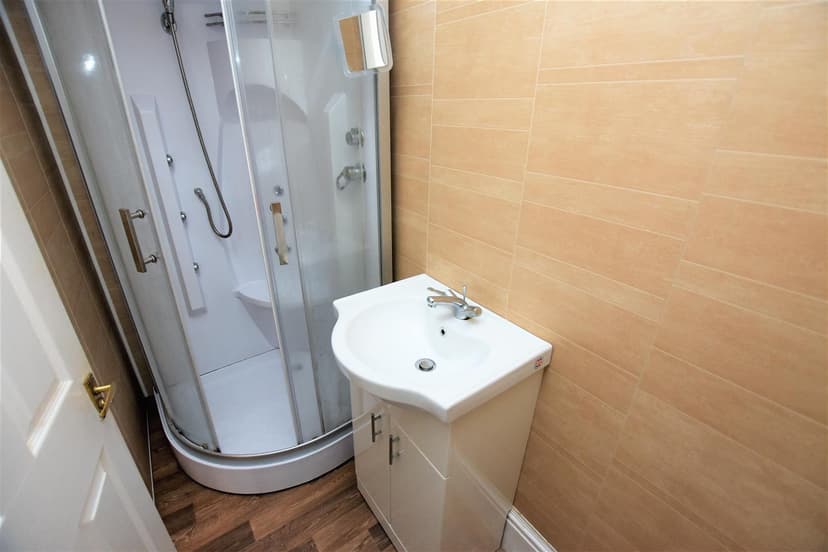 66, Station Road - Image 3