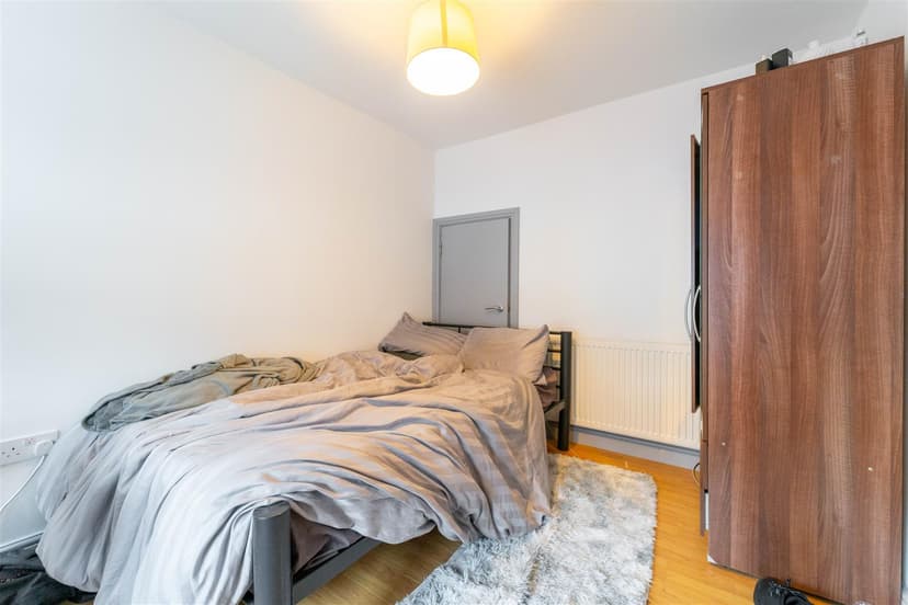 264, Hubert Road - Image 5