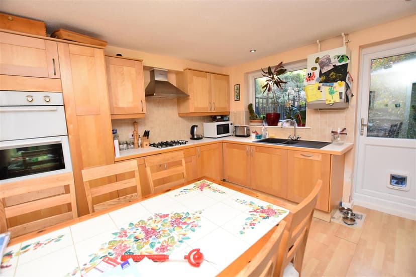 11, Kingfisher Way - Image 7