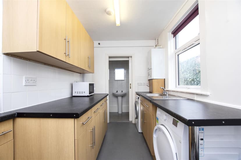 37, Oak Tree Lane - Image 7