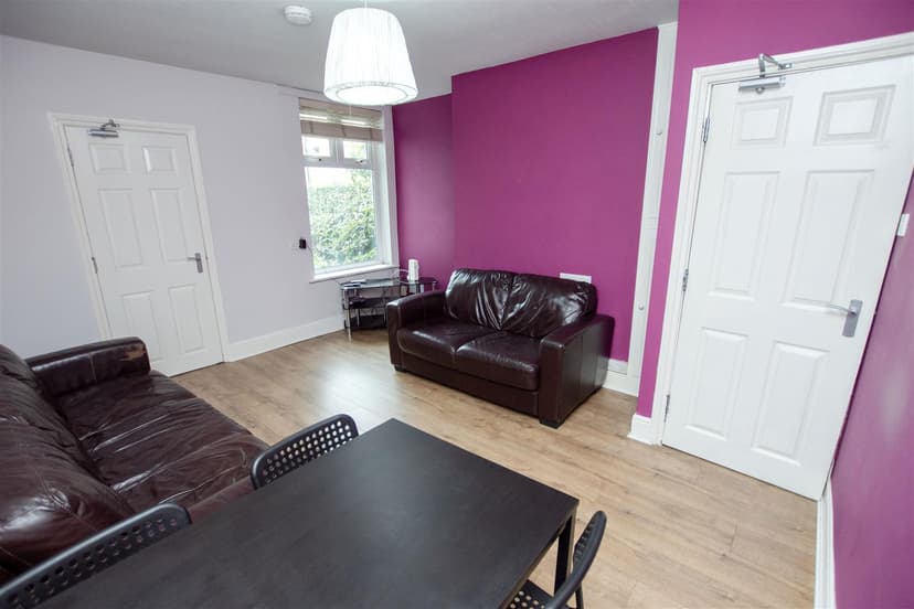 37, Oak Tree Lane - Image 6
