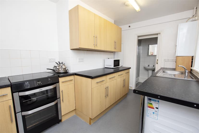 37, Oak Tree Lane - Image 3