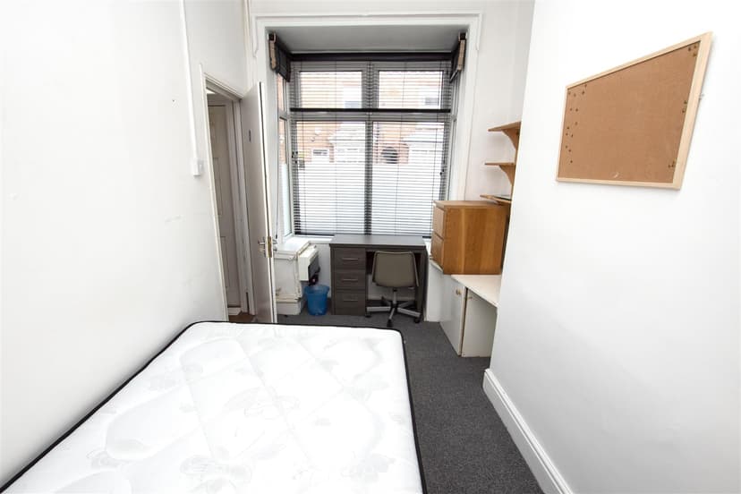 21, North Road - Image 7