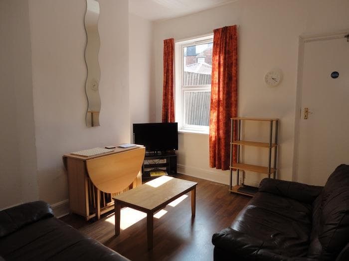 21, North Road - Image 5