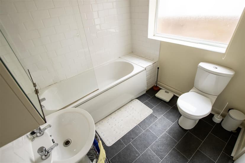 53, Exeter Road - Image 3