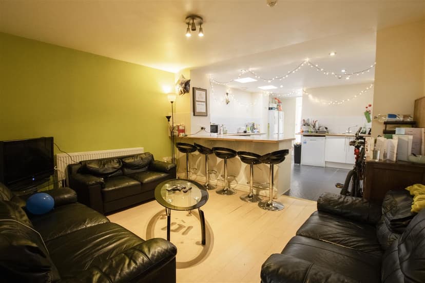 165, Hubert Road - Image 13